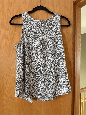 Threads 4 Thought Women's Grey and White Animal Print Tank Top